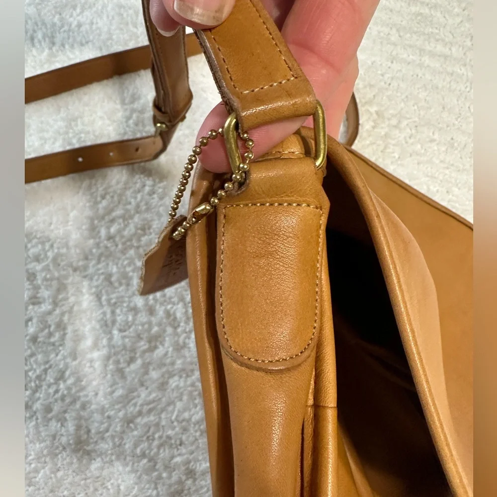 The Coach Lightweights Collection 4050 Vintage Leather Bag - Picture 11 of 17